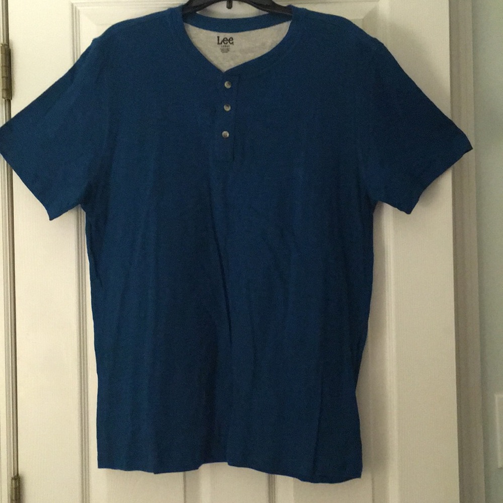 Blue t-shirt size Large by Lee.